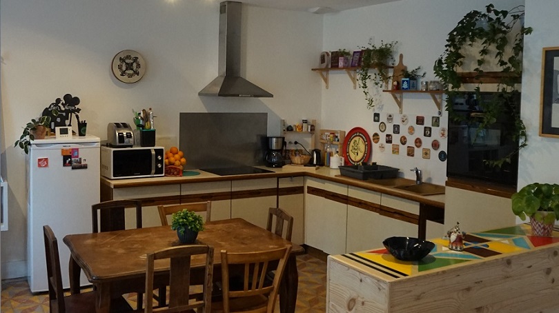 cuisine partagée chambre d'hôtes BRIOLLAY